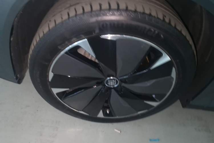 Used BYD Tang L 2025 DM 175KM Drone Player Edition Left Front Wheel Hub