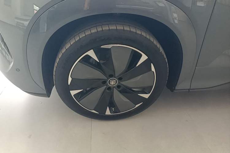 Used BYD Tang L 2025 DM 175KM Drone Player Edition Left Front Wheel Hub