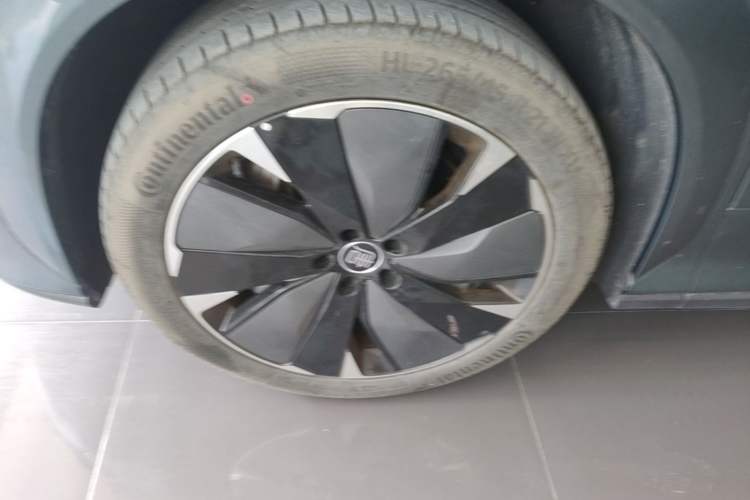 Used BYD Tang L 2025 DM 175KM Drone Player Edition Left Front Wheel Hub