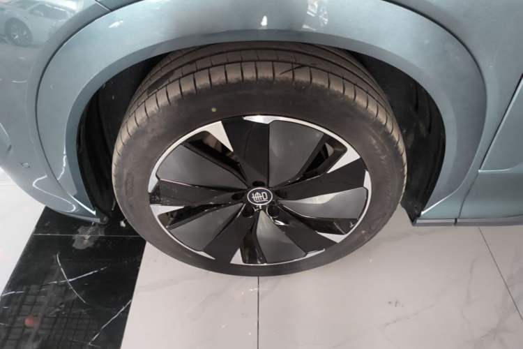 Used BYD Tang L 2025 DM 175KM Drone Player Edition Left Front Wheel Hub