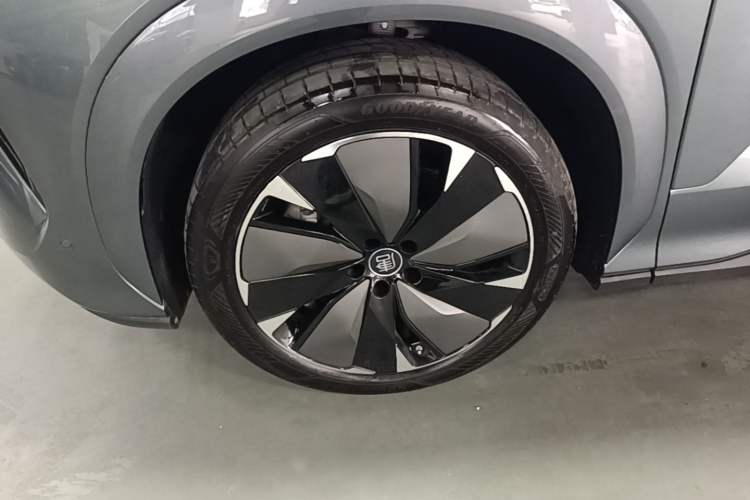 Used BYD Tang L 2025 DM 175KM Drone Player Edition Left Front Wheel Hub