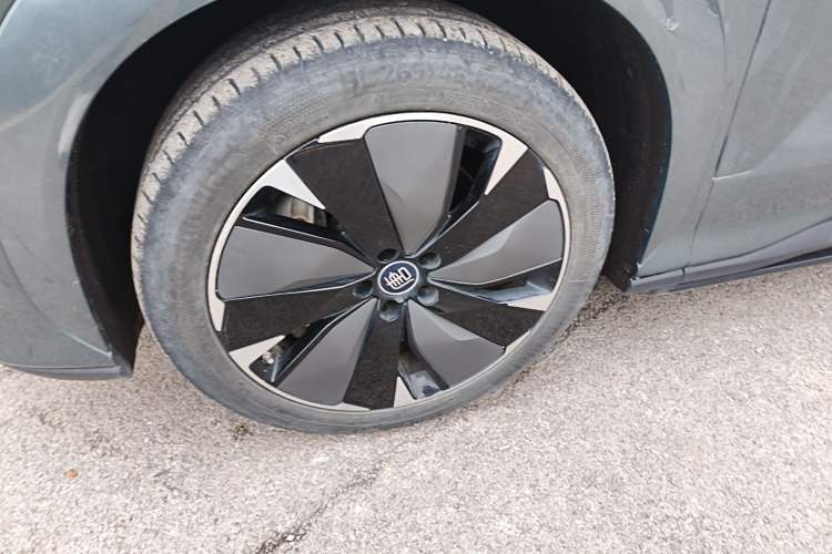 Used BYD Tang L 2025 DM 175KM Drone Player Edition Left Front Wheel Hub