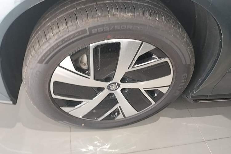 Used BYD Tang L 2025 DM 200KM Four-Wheel Drive LiDAR Flagship Model Left Front Wheel Hub