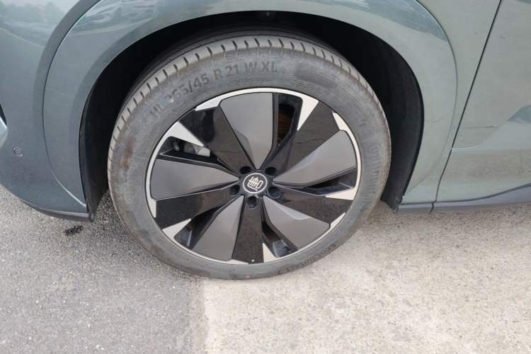 Used BYD Tang L 2025 DM 175KM Drone Player Edition Left Front Wheel Hub