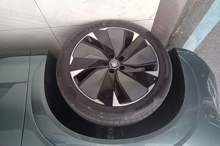 Used BYD Tang L 2025 DM 175KM Drone Player Edition Left Front Wheel Hub