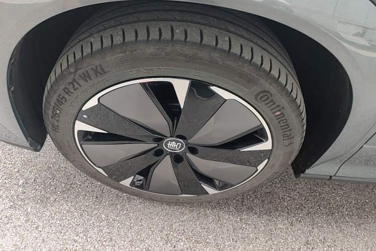 Used BYD Tang L 2025 DM 175KM Drone Player Edition Left Front Wheel Hub