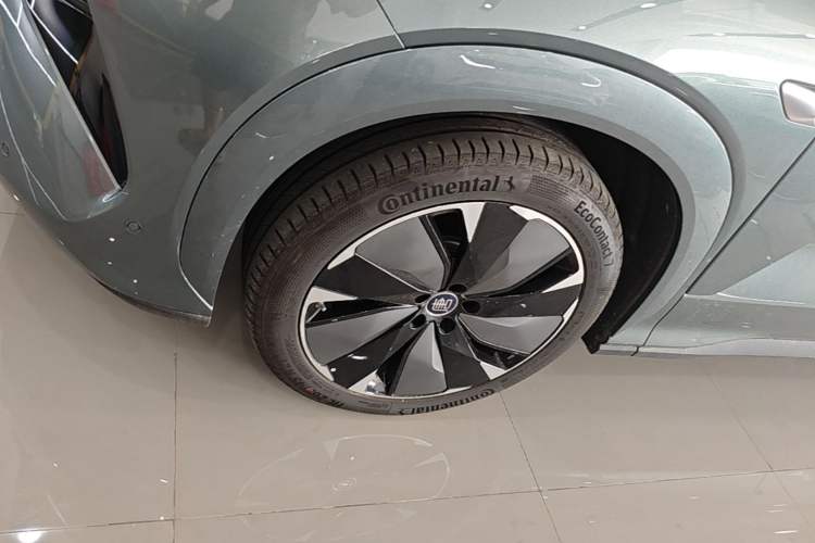 Used BYD Tang L 2025 DM 175KM Drone Player Edition Left Front Wheel Hub