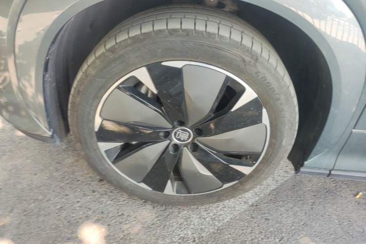 Used BYD Tang L 2025 DM 175KM Drone Player Edition Left Front Wheel Hub
