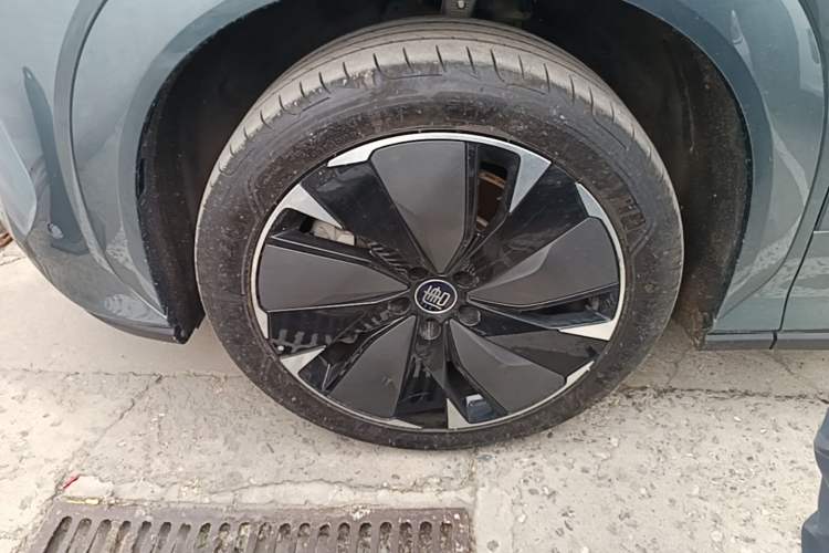 Used BYD Tang L 2025 DM 175KM Drone Player Edition Left Front Wheel Hub