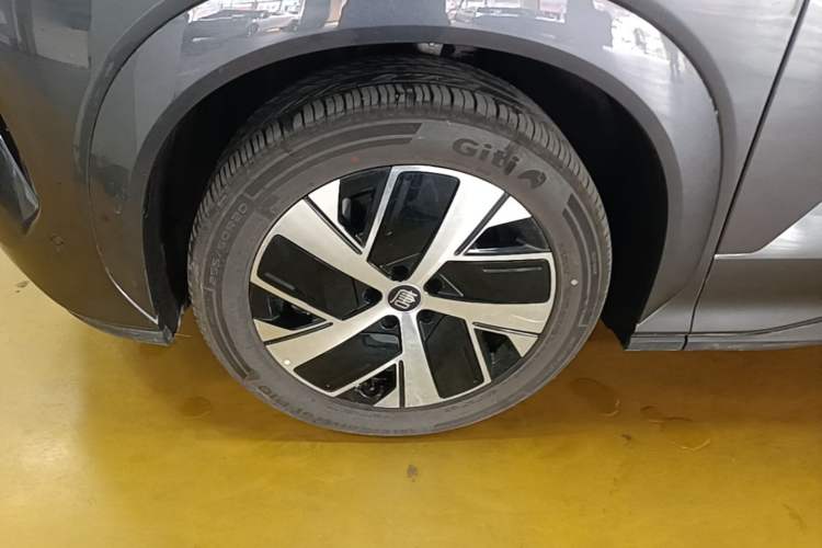 Used BYD Tang L 2025 DM 200KM Four-Wheel Drive LiDAR Flagship Model Left Front Wheel Hub