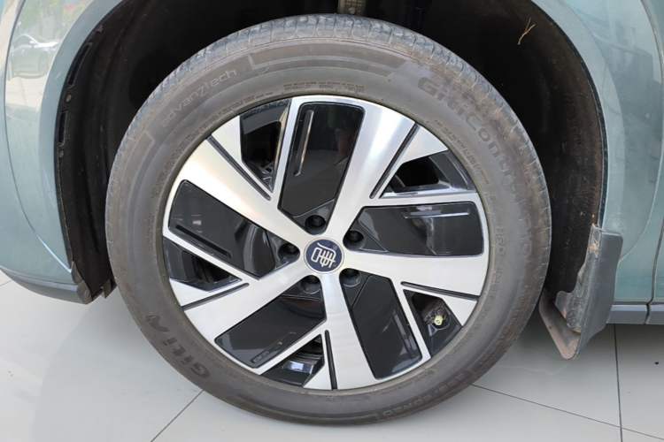 Used BYD Tang L 2025 EV 670KM LiDAR Flagship Version Left Front Wheel Hub