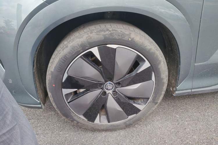 Used BYD Tang L 2025 DM 175KM Drone Player Edition Left Front Wheel Hub