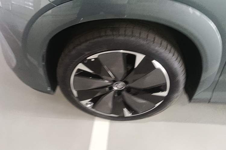 Used BYD Tang L 2025 DM 175KM Drone Player Edition Left Front Wheel Hub
