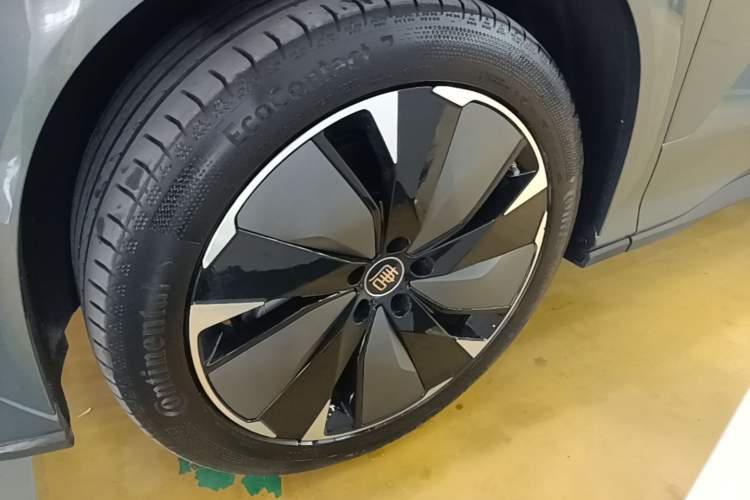 Used BYD Tang L 2025 DM 175KM Drone Player Edition Left Front Wheel Hub