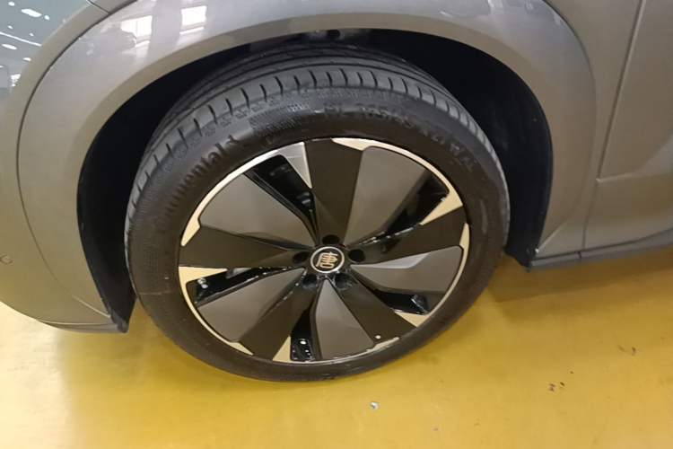 Used BYD Tang L 2025 DM 175KM Drone Player Edition Left Front Wheel Hub