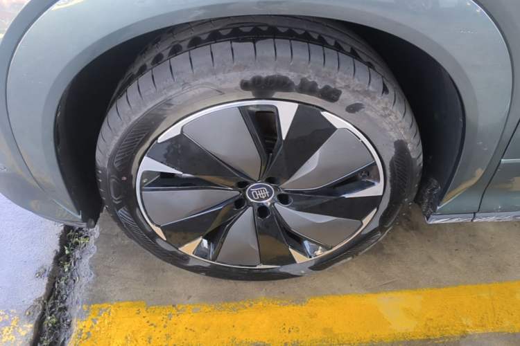 Used BYD Tang L 2025 DM 175KM Drone Player Edition Left Front Wheel Hub