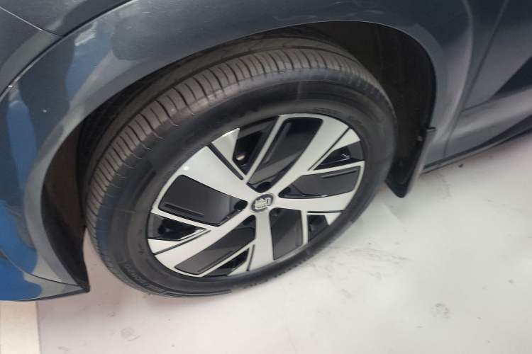 Used BYD Tang L 2025 DM 215KM LiDAR Flagship Model Left Front Wheel Hub