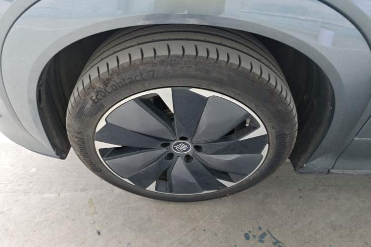 Used BYD Tang L 2025 DM 175KM Drone Player Edition Left Front Wheel Hub