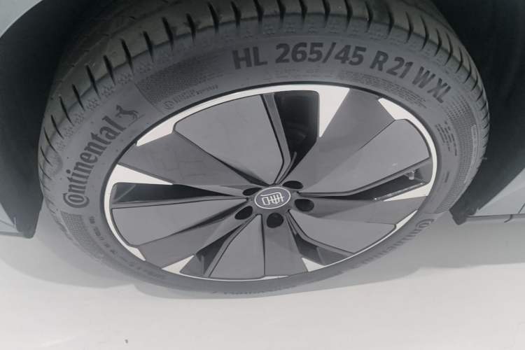 Used BYD Tang L 2025 DM 175KM Drone Player Edition Left Front Wheel Hub