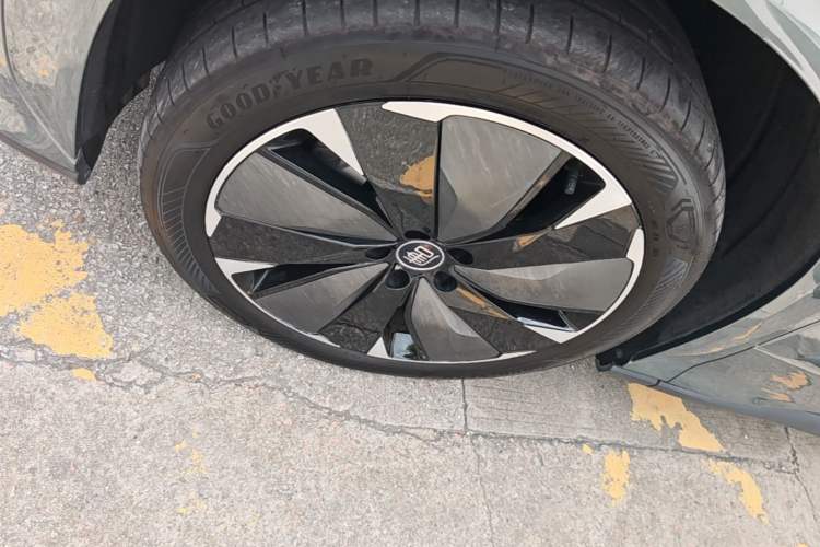 Used BYD Tang L 2025 DM 175KM Drone Player Edition Left Front Wheel Hub