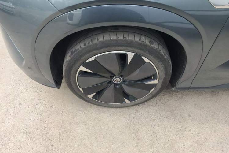 Used BYD Tang L 2025 DM 175KM Drone Player Edition Left Front Wheel Hub