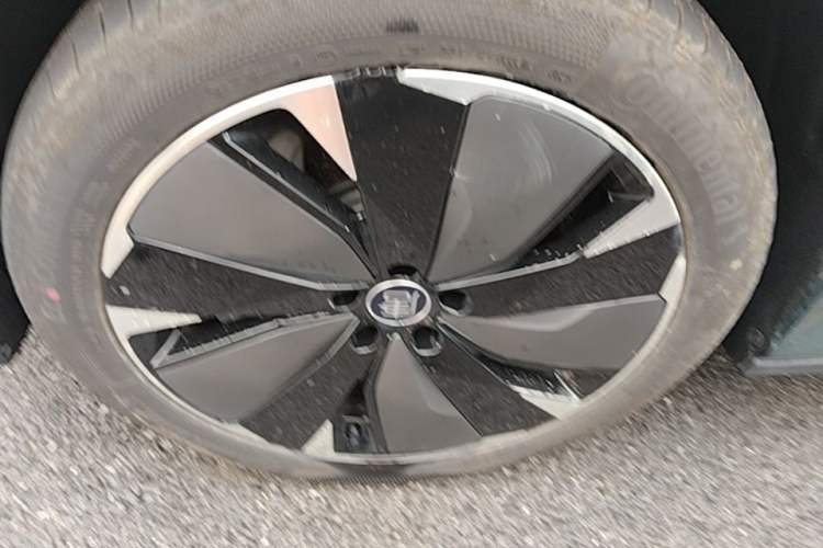 Used BYD Tang L 2025 DM 175KM Drone Player Edition Left Front Wheel Hub
