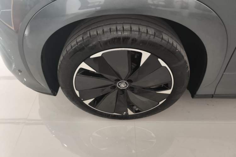 Used BYD Tang L 2025 DM 175KM Drone Player Edition Left Front Wheel Hub