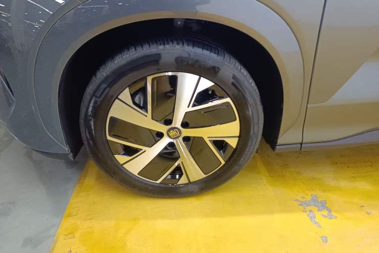 Used BYD Tang L 2025 DM 200KM Four-Wheel Drive LiDAR Flagship Model Left Front Wheel Hub