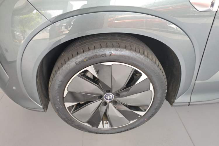 Used BYD Tang L 2025 DM 175KM Drone Player Edition Left Front Wheel Hub