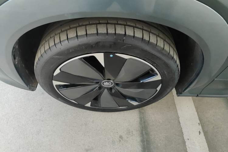 Used BYD Tang L 2025 DM 175KM Drone Player Edition Left Front Wheel Hub