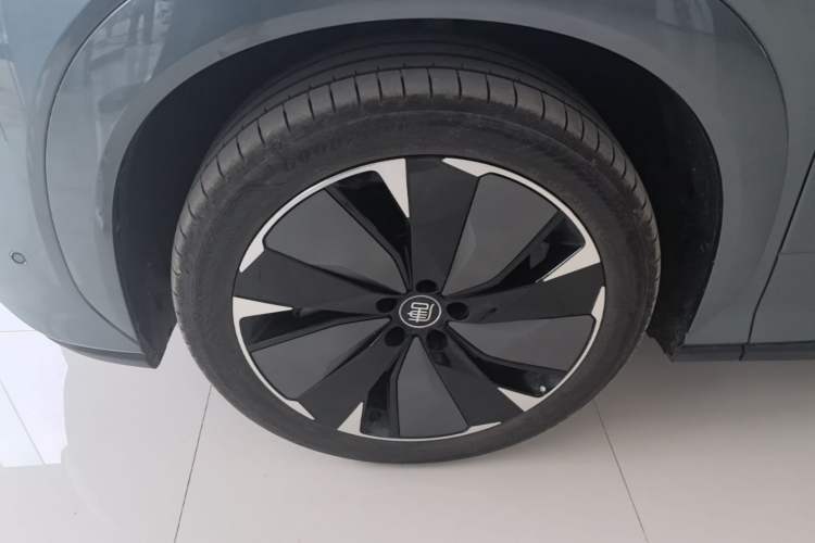 Used BYD Tang L 2025 DM 175KM Drone Player Edition Left Front Wheel Hub