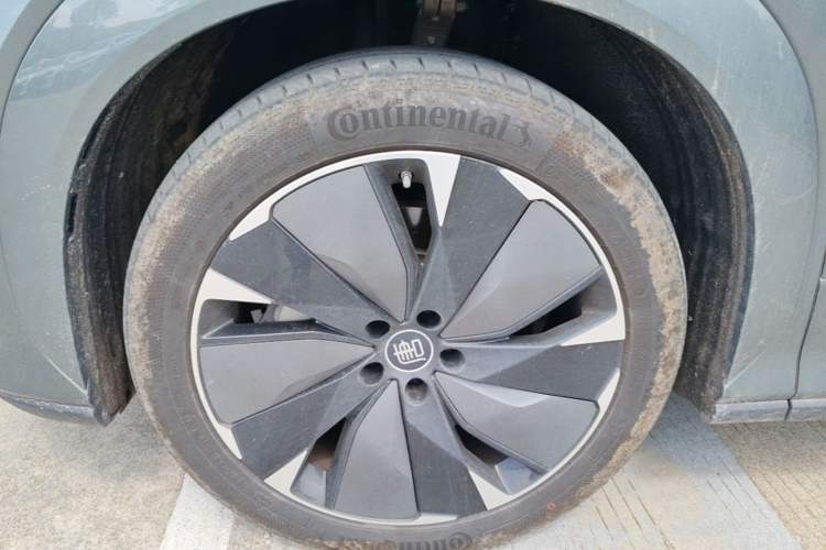 Used BYD Tang L 2025 DM 175KM Drone Player Edition Left Front Wheel Hub