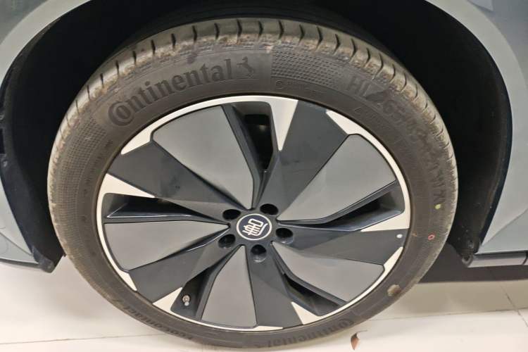 Used BYD Tang L 2025 DM 175KM Drone Player Edition Left Front Wheel Hub