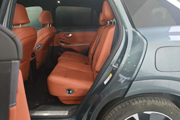 Used BYD Tang L 2025 DM 175KM Drone Player Edition Left Rear Seat