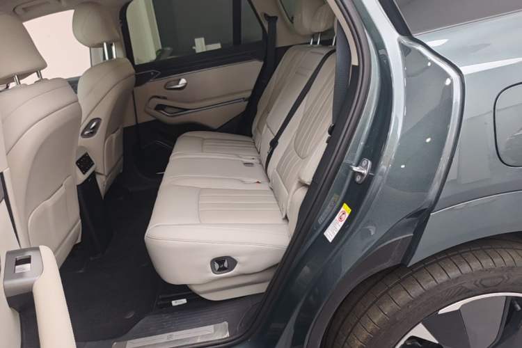 Used BYD Tang L 2025 DM 175KM Drone Player Edition Left Rear Seat