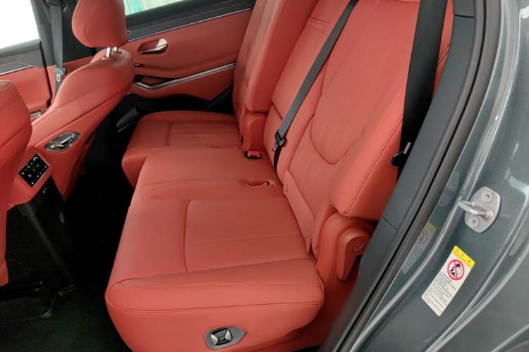 Used BYD Tang L 2025 DM 175KM Drone Player Edition Left Rear Seat