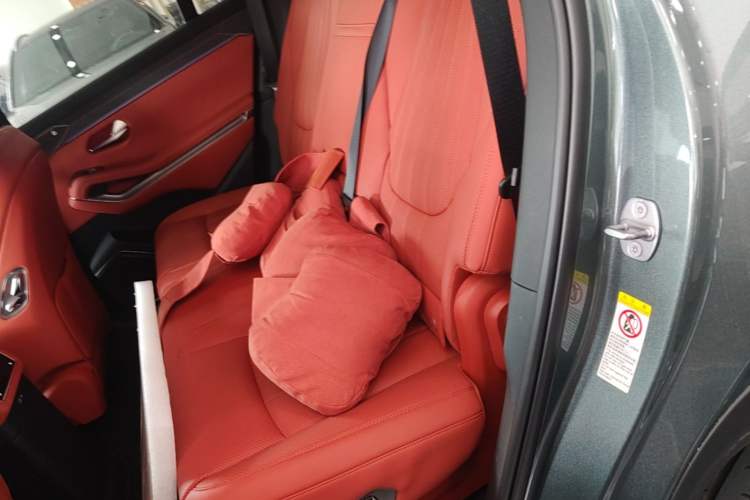Used BYD Tang L 2025 DM 175KM Drone Player Edition Left Rear Seat
