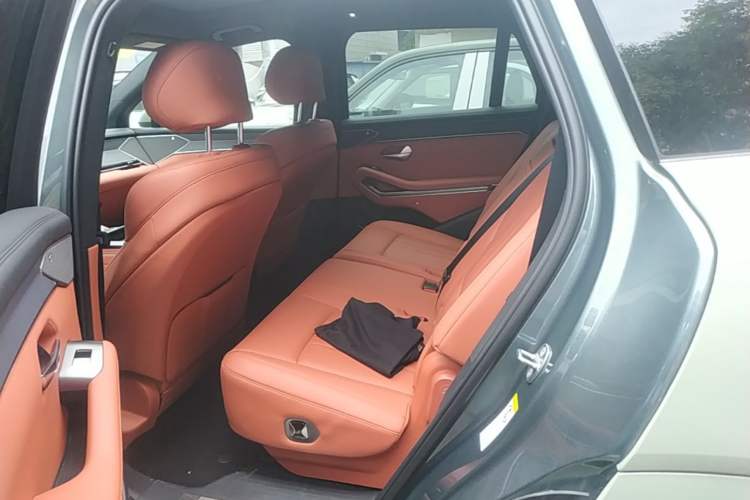 Used BYD Tang L 2025 DM 175KM Drone Player Edition Left Rear Seat