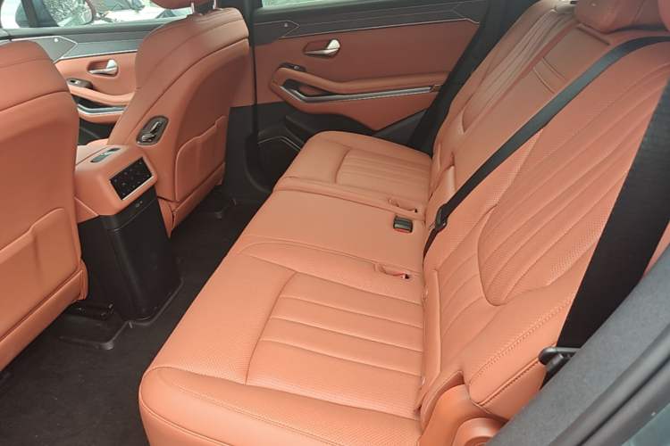 Used BYD Tang L 2025 DM 175KM Drone Player Edition Left Rear Seat
