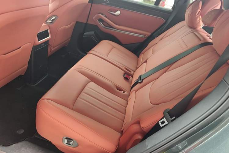 Used BYD Tang L 2025 DM 175KM Drone Player Edition Left Rear Seat