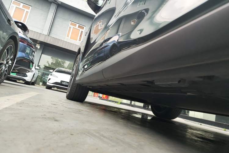 Used BYD Tang L 2025 DM 175KM Drone Player Edition Left Side Sill