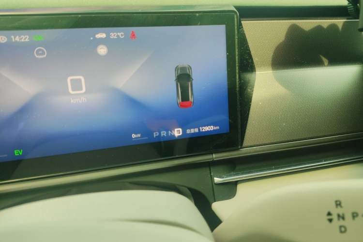 Used BYD Tang L 2025 DM 200KM Four-Wheel Drive LiDAR Flagship Model Odometer Close Up