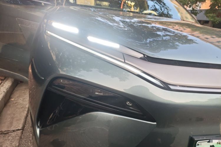 Used BYD Tang L 2025 EV with 670 km Range LiDAR and Premium Features Right Front Headlight