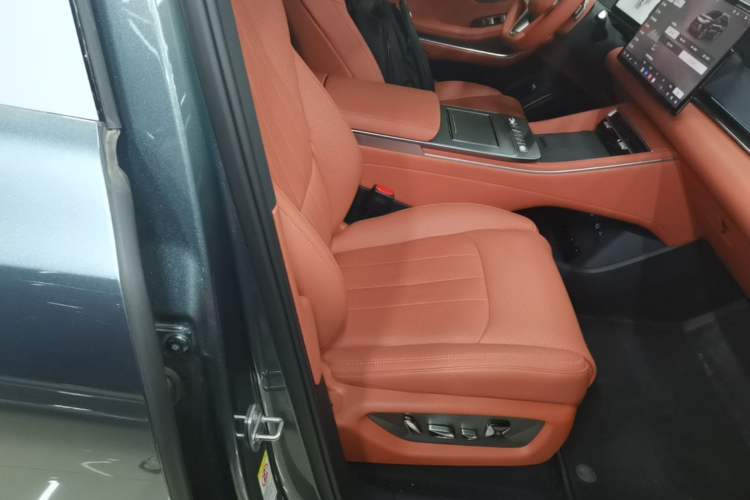 Used BYD Tang L 2025 DM 175KM Drone Player Edition Right Front Seat
