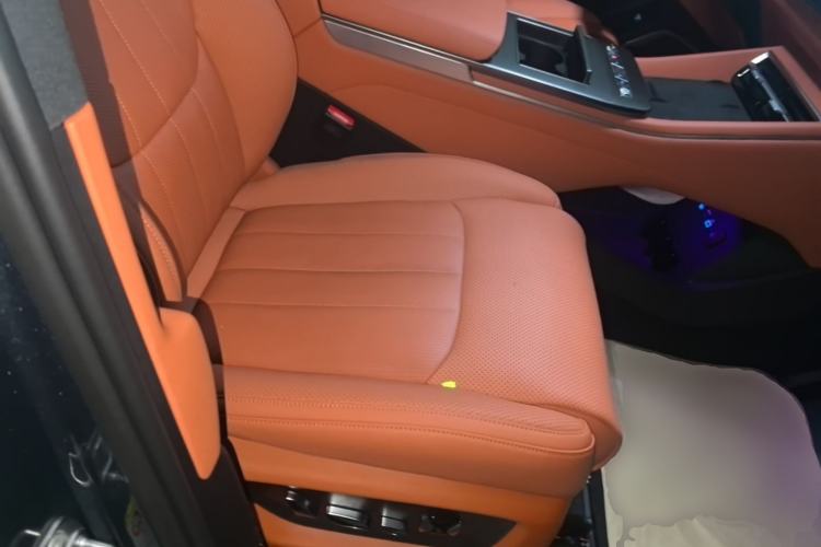 Used BYD Tang L 2025 DM 175KM Drone Player Edition Right Front Seat