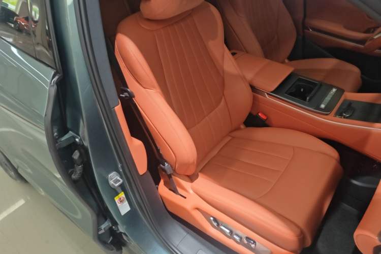 Used BYD Tang L 2025 DM 175KM Drone Player Edition Right Front Seat