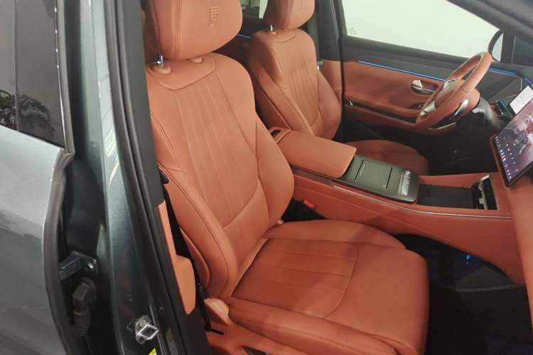 Used BYD Tang L 2025 DM 175KM Drone Player Edition Right Front Seat