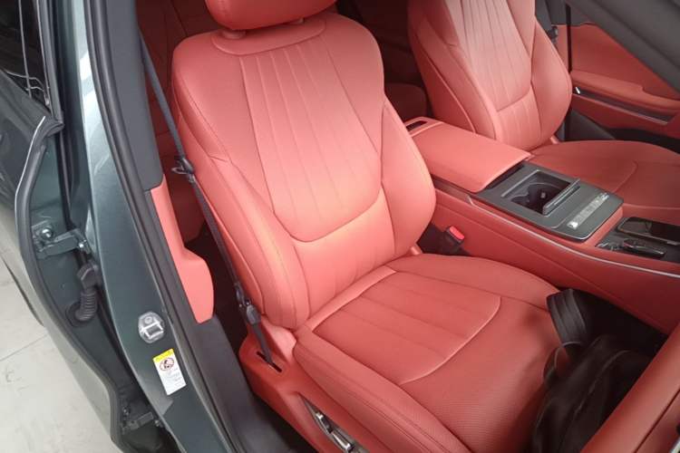 Used BYD Tang L 2025 DM 175KM Drone Player Edition Right Front Seat