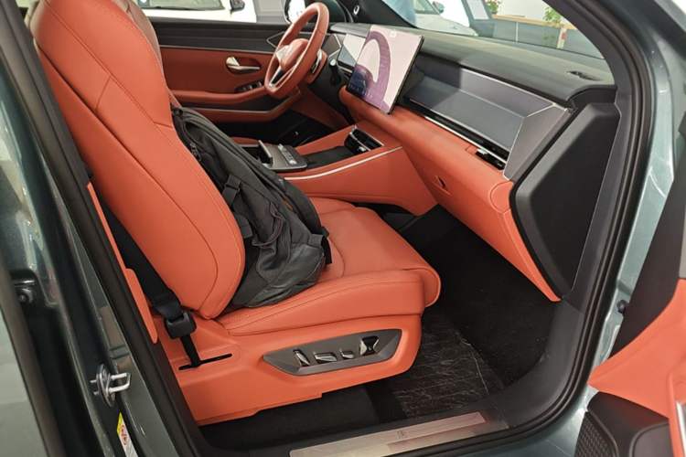 Used BYD Tang L 2025 DM 175KM Drone Player Edition Right Front Seat