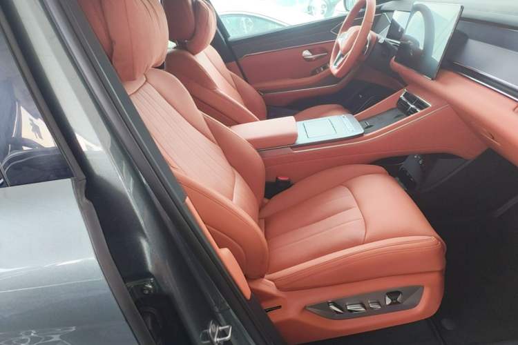 Used BYD Tang L 2025 DM 175KM Drone Player Edition Right Front Seat
